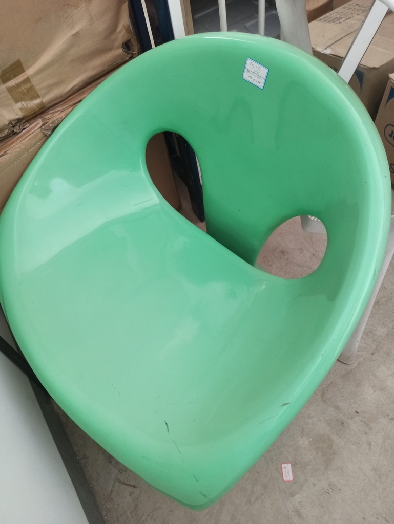 Table avec fauteuil vert